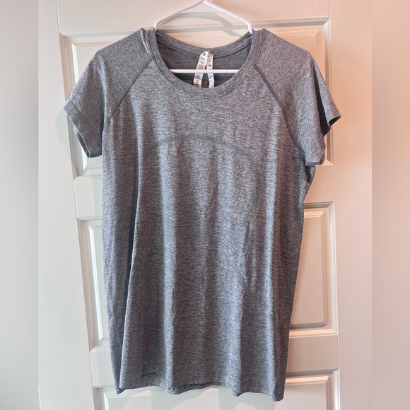 Grey LuluLemon Scuba shirt! Great condition, worn once ✨ - Picture 1 of 4